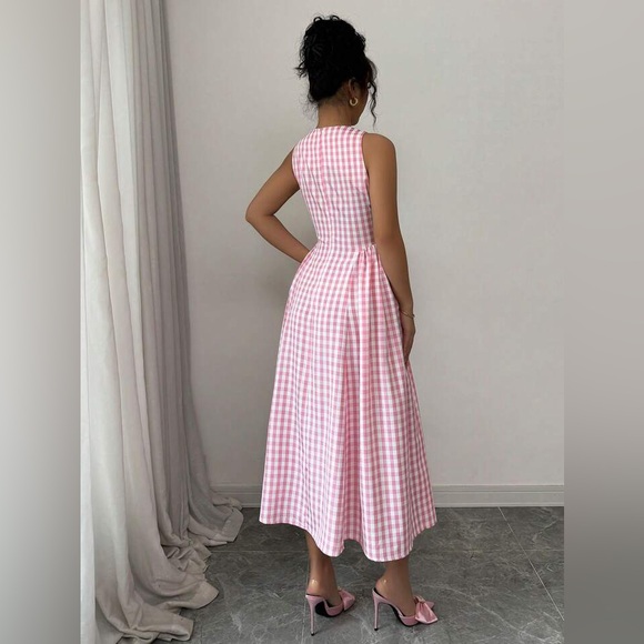 SHEIN CURVE PINK AND WHITE GINGHAM DRESS 🩷🤍🩷🤍🩷🩷🩷🤍🤍🤍🤍🩷🤍🩷🩷🤍🩷🩷🤍🩷 - Picture 3 of 8
